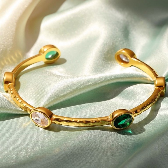 Elegant 18k gold plated Bracelet with Gemstones - Picture 2 of 9